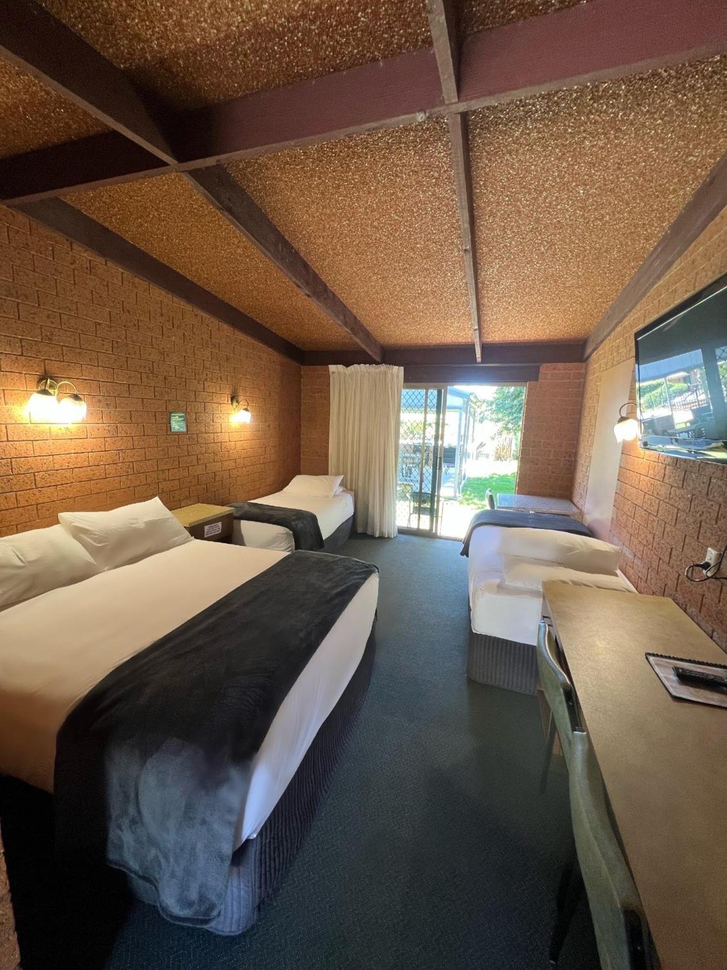 Alexandra Motor Inn Bagian luar foto